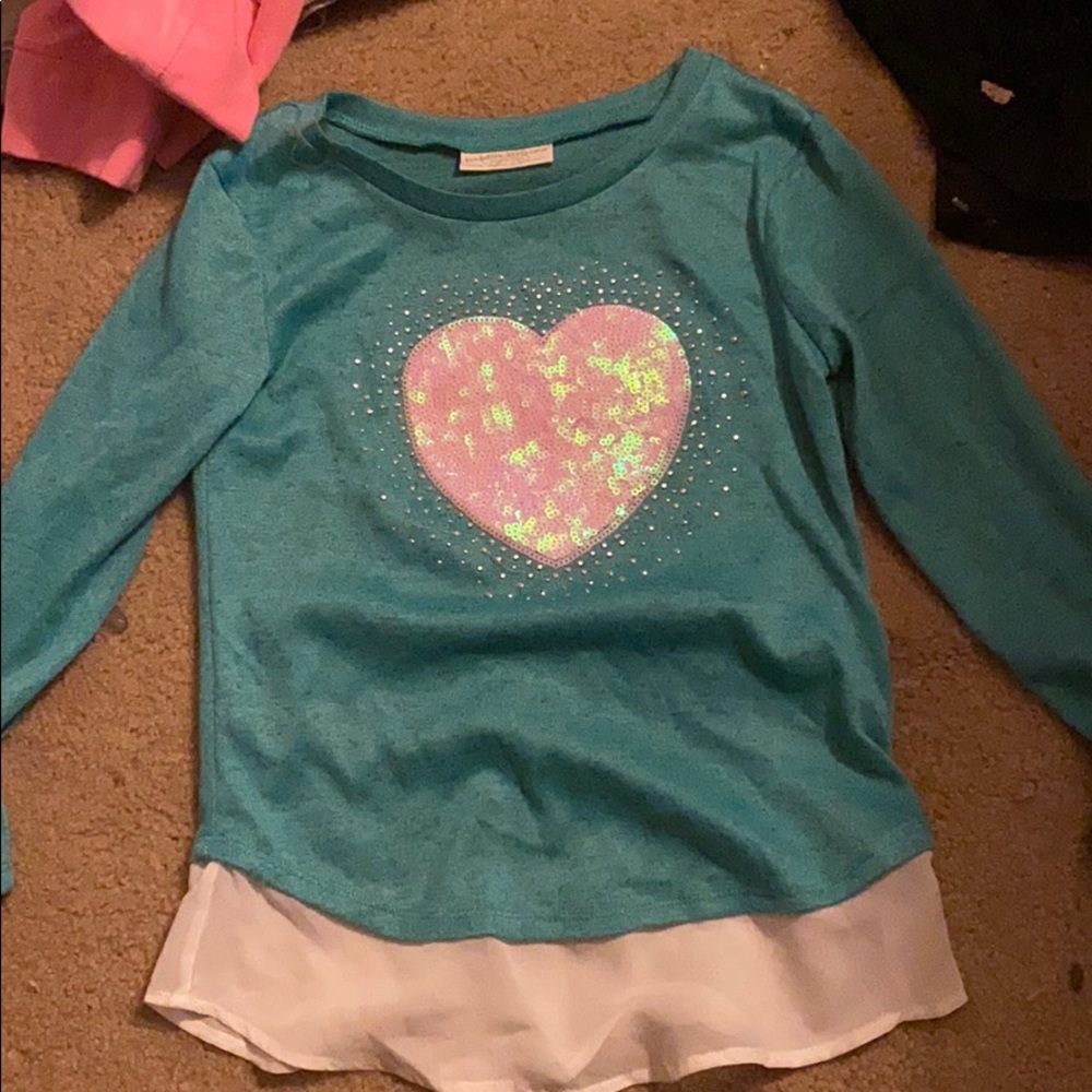 A kids shirt with a heart in the middle